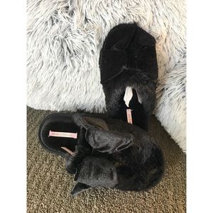 NWT Victoria’s Secret Slippers! 🖤